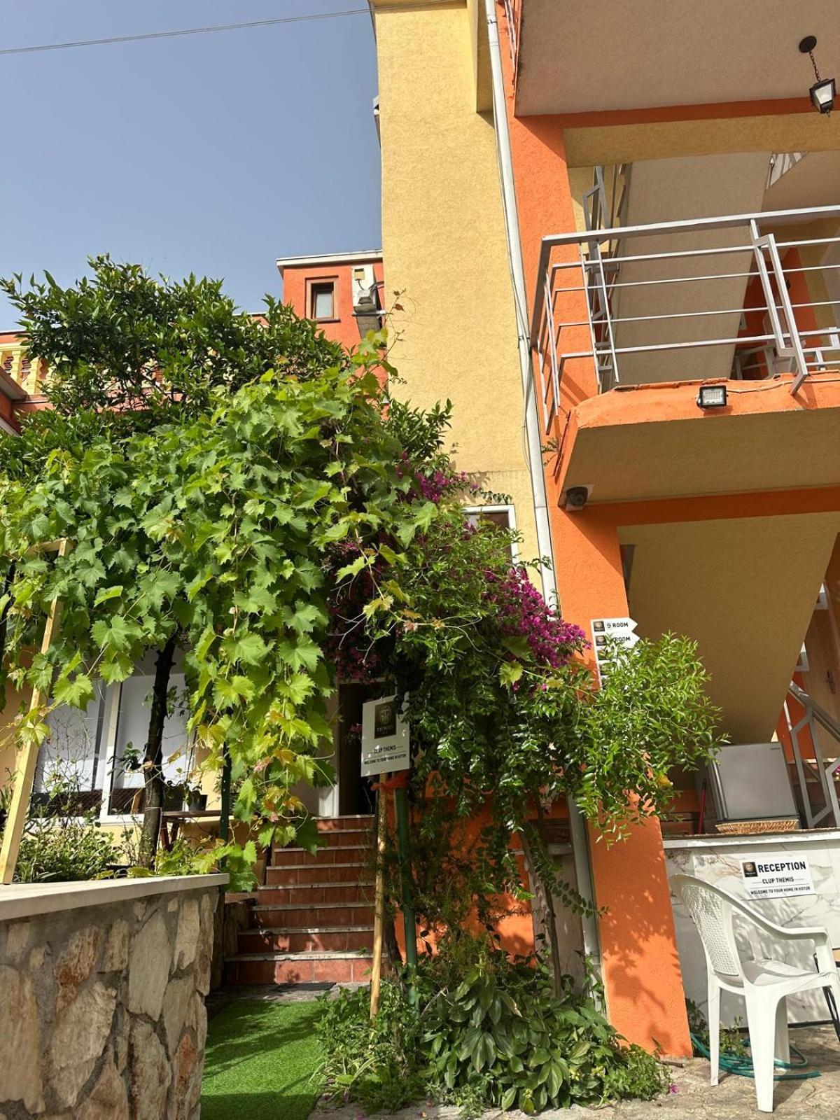 Themis Apart Hotel Kotor Exterior foto