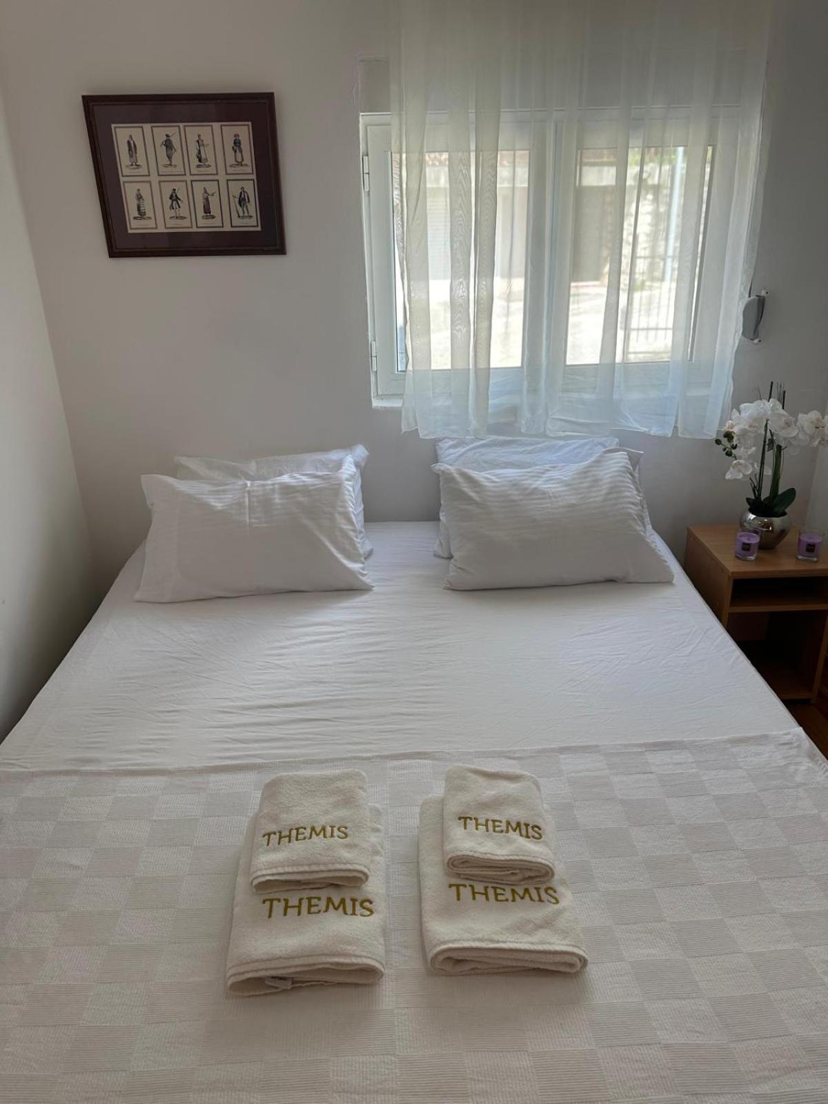Themis Apart Hotel Kotor Exterior foto